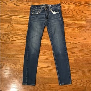 AEO Super Stretch Skinny Dark Wash Jeans (Size 6)